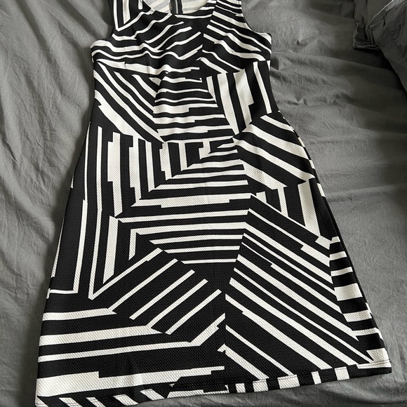 COPY - Pattern Dress - Picture 2 of 3